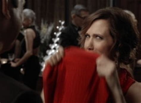 kristen wiig red flag.